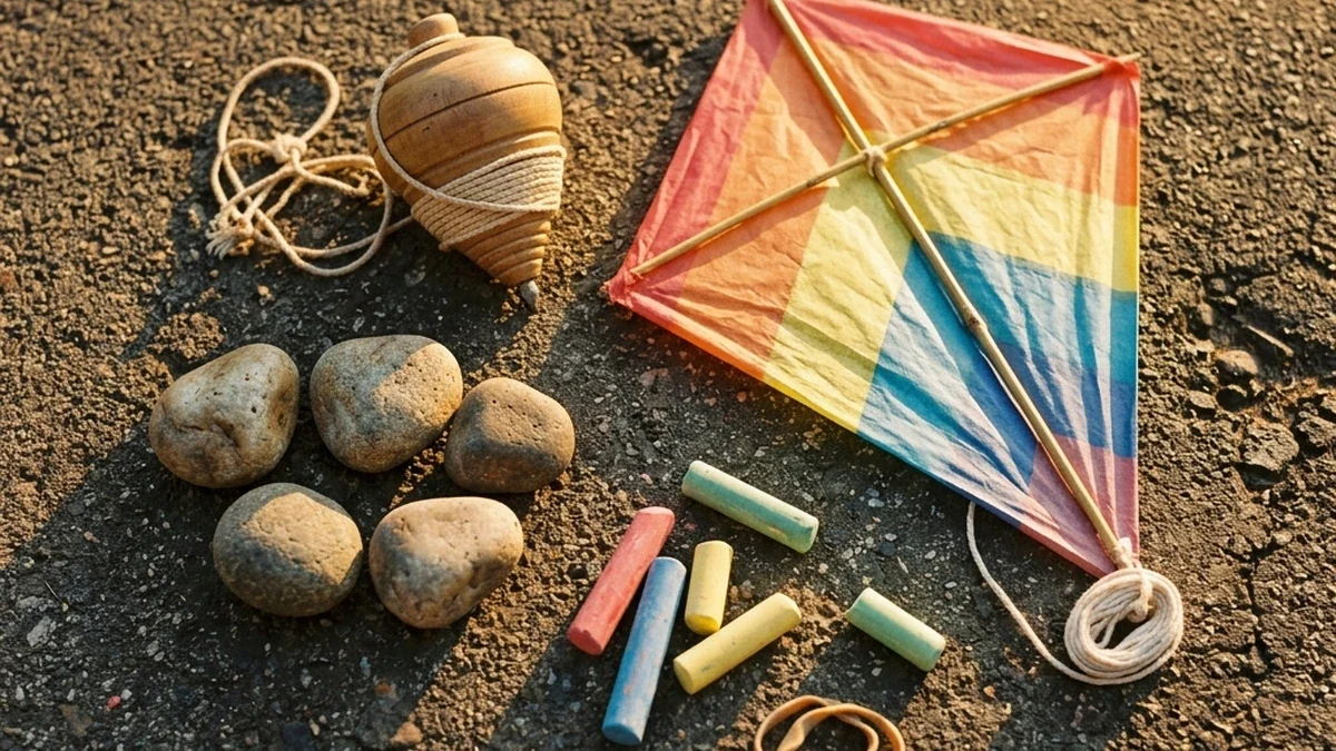 Crianças brincando na rua de bairro brasileiro dos anos 80, com pião, pipa colorida no céu e calçadas de paralelepípedo ao entardecer